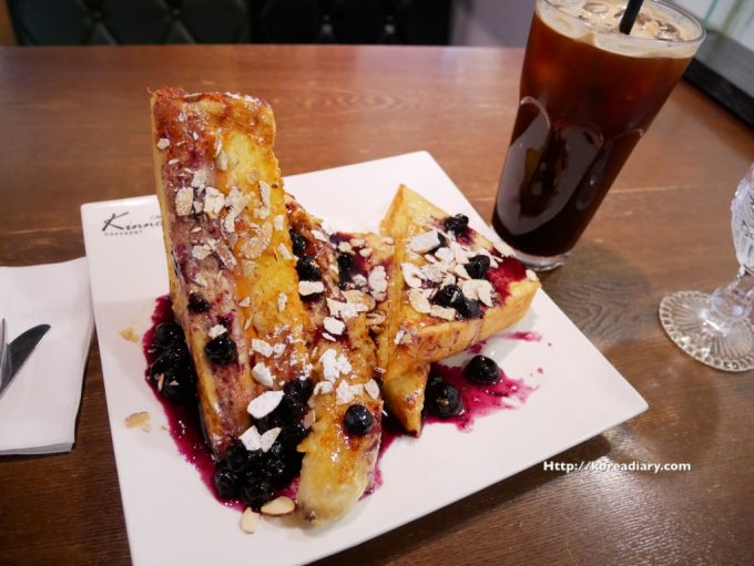 明洞の昭和なカフェ Cafe Kinnor Coffee & Kitchen